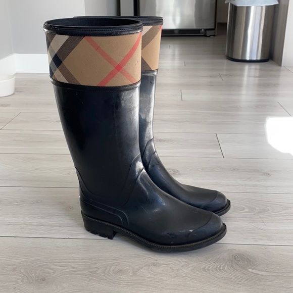 Burberry Rainboots - Picture 1 of 4